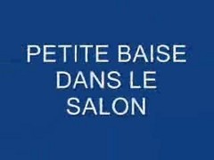 Petite Baise Dans Le Salon - Vdxx