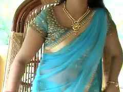 Actress Navya Nair Navel Show Captured In Pen Cam By Dr...