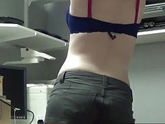 Zoey Fingers Her Young Pussy On Webcam