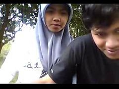 Indonesia-cewek Jilbab Ciuman Sama Pacar