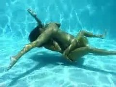 Lesbian Sex Underwater Looks Amazing