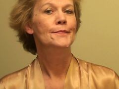 Old Lady Puts On A Lingerie And Imposes A Make-up